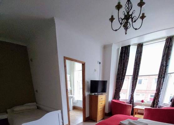 Ellies Guest House 1