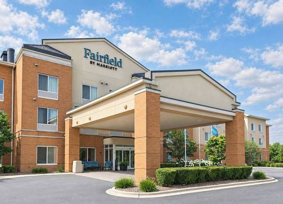 Fairfield Inn & Suites by Marriott Milwaukee Airport 1