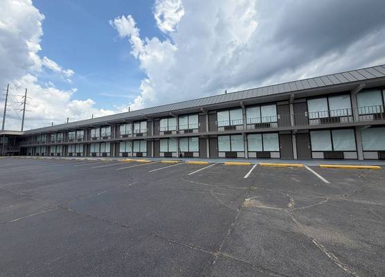 Super 8 by Wyndham Birmingham Downtown 1