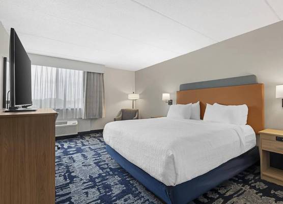 Best Western Plus Willmar 1