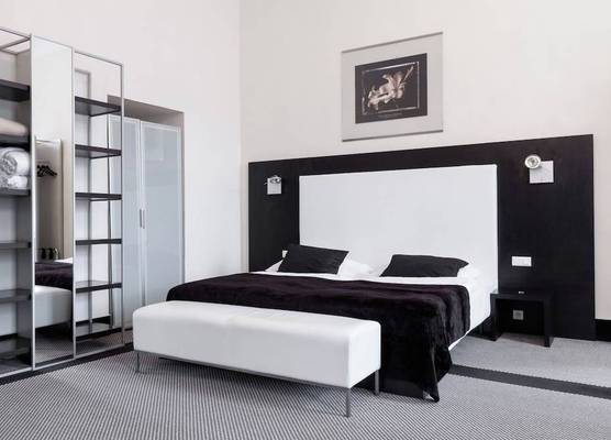 Old Town Square Residence by Emblem 1