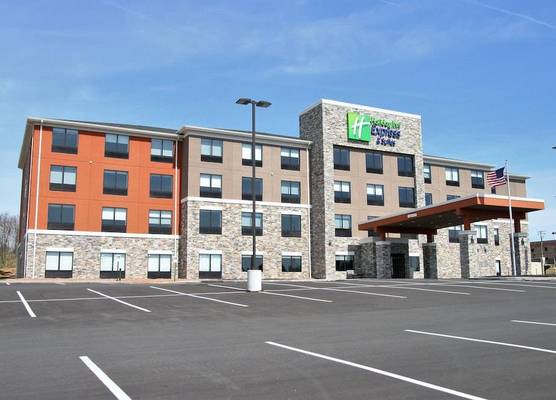 Holiday Inn Express & Suites Clarion by IHG 1