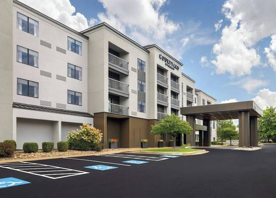 Courtyard Beckley 1