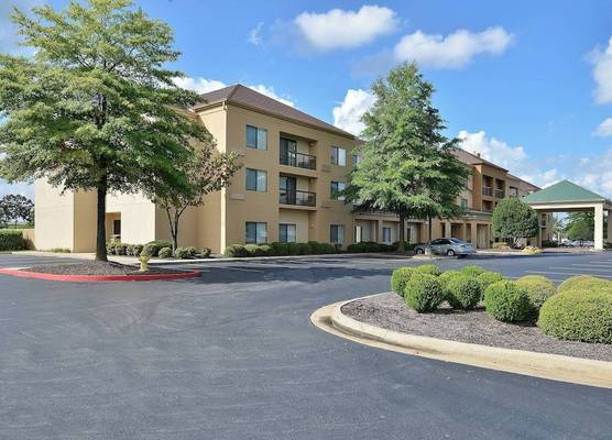 Courtyard by Marriott Bentonville 1