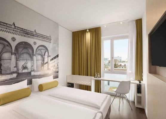 Super 8 by Wyndham Munich City North 1