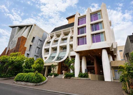 Bedrock Hotel Kuta 1