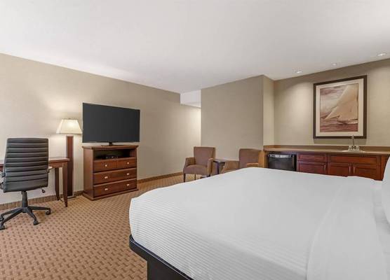 Best Western Plus Emerald Isle Hotel 1