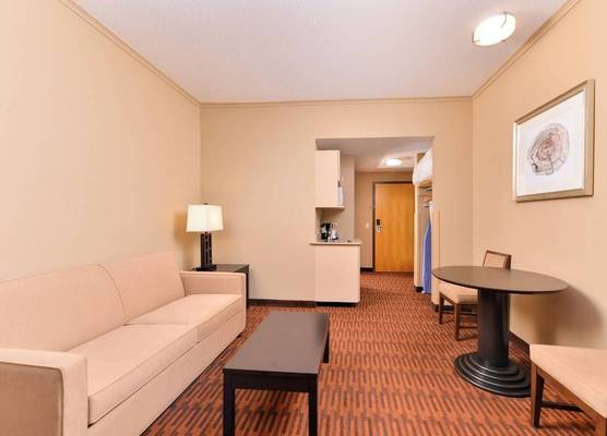 Holiday Inn Express BREEZEWOOD by IHG 1