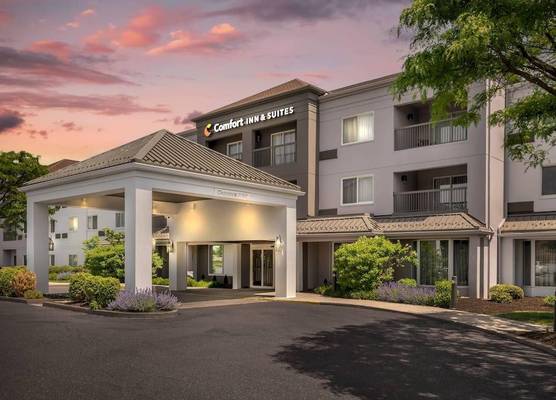 Comfort Inn & Suites Bethlehem Lehigh Valley Airport 1