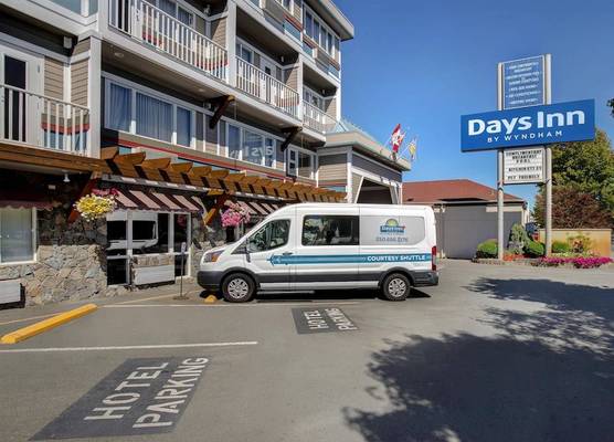 Days Inn by Wyndham Victoria Airport Sidney 1