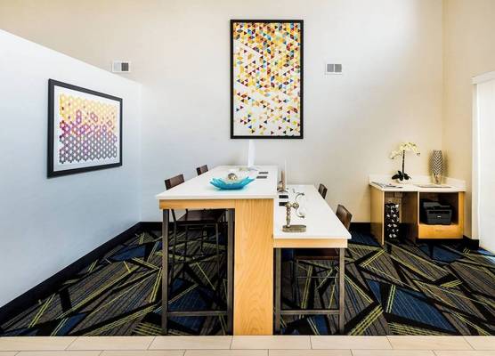 Holiday Inn Express & Suites CHARLOTTE ARPT-BELMONT by IHG 1