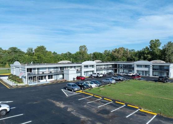 Days Inn & Suites by Wyndham Dayton North 1
