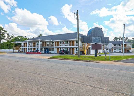Economy Inn by OYO Ashburn I-75 1