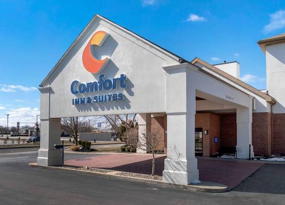 Comfort Inn & Suites Toledo North 1
