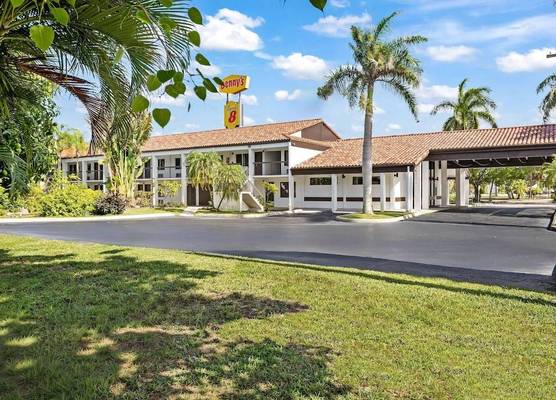 Super 8 by Wyndham Riviera Beach West Palm Beach 1