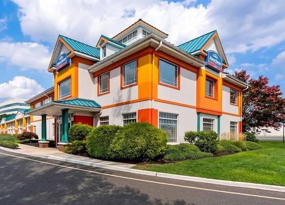 Howard Johnson by Wyndham Toms River 1