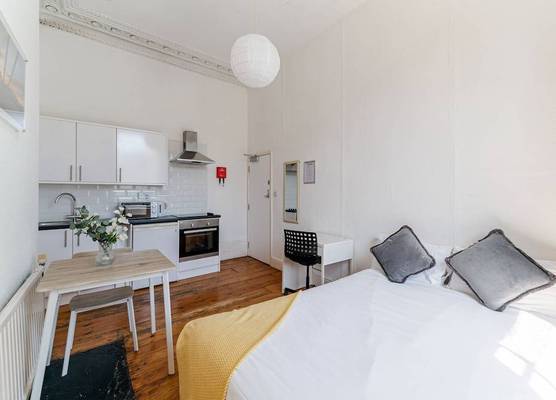 No 13 Georgian Shared House - By Clifton Short Lets 1