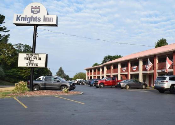 Knights Inn Oswego 1