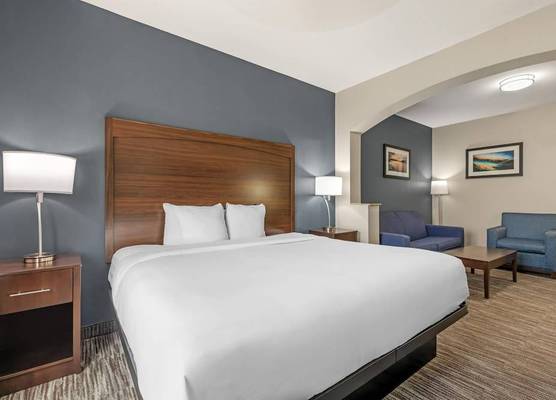 Best Western Plus Lake Dallas Inn & Suites 1