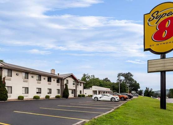 Super 8 by Wyndham Elkins 1