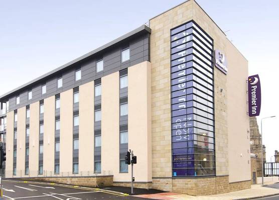 Premier Inn Halifax Town Centre 1