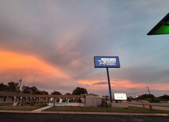 Americas Best Value Inn Giddings 1