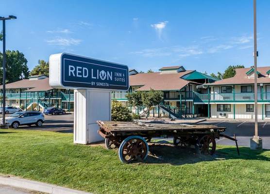 Red Lion Inn & Suites Lemoore 1