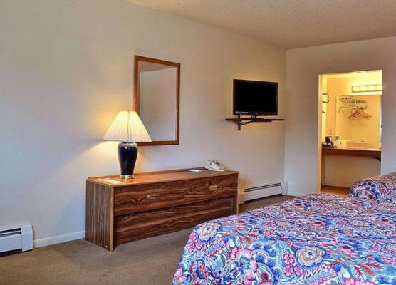 Skyline Motor Inn 1