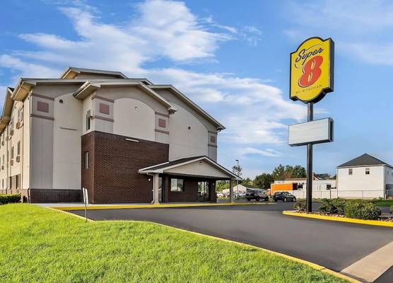 Super 8 by Wyndham New Castle 1