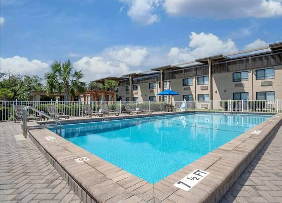 Best Western Crossroads Inn 1