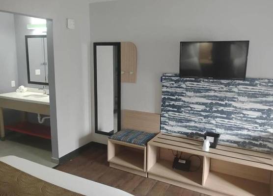 Garner Hotel Battle Creek South by IHG 1