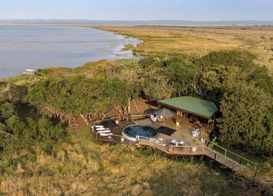 Makakatana Bay Lodge 1