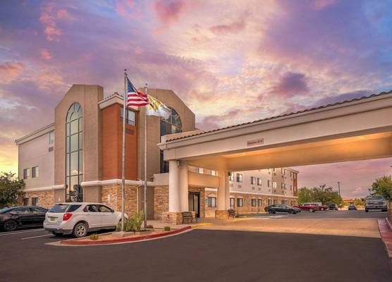 Holiday Inn Express & Suites ALBUQUERQUE-N. BALLOON FSTA PK by IHG 1
