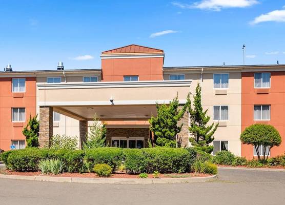 Quality Suites Stratford 1