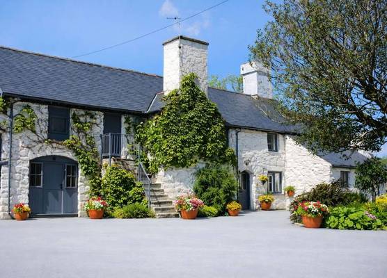 Dolgun Uchaf Historic Guesthouse and Cottages with Boutique Bedrooms In The Heart of Snowdonia 1