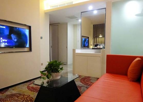 Holiday Villa Hotel & Residence 1