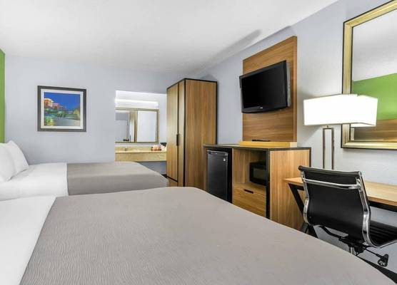 Quality Inn & Suites Greenville - Haywood Mall 1