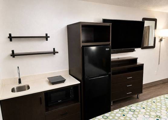 HomeTowne Studios by Red Roof Birmingham - Highway 280 1