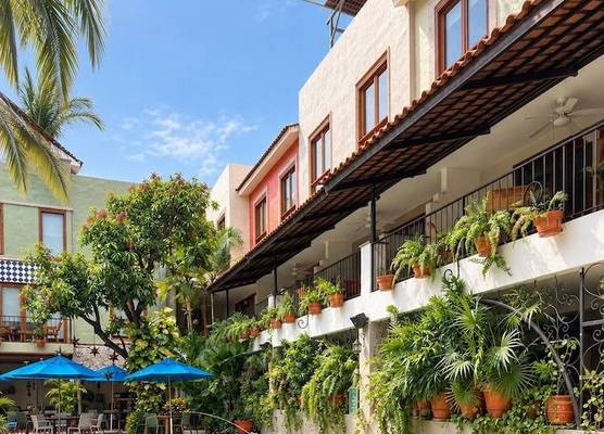 Casa Lotería Sayulita - Family Boutique Hotel with Renovated Pool, Spacious Full Kitchen Suites, Restaurant, Rooftop Yoga & Free Parking - 3 min to Beach 1