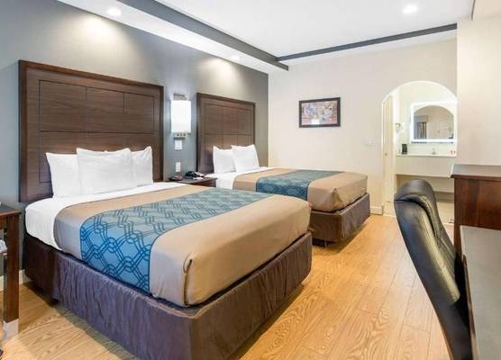Red Star Inn & Suites 1