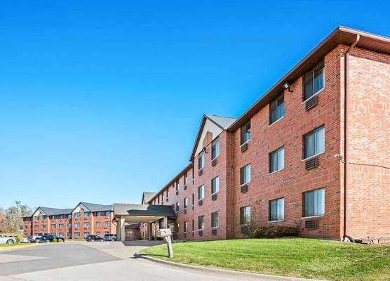 Days Inn & Suites by Wyndham Des Moines Airport 1