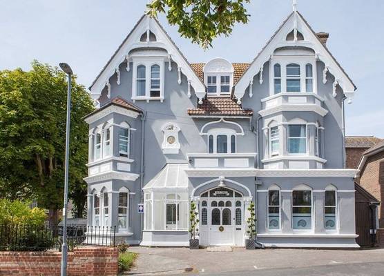 Oaklands Guest House 1