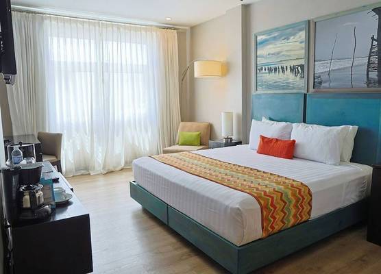 R Hotel Kingston 1
