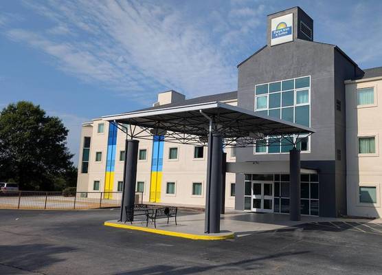 Days Inn & Suites by Wyndham Augusta Near Fort Eisenhower 1
