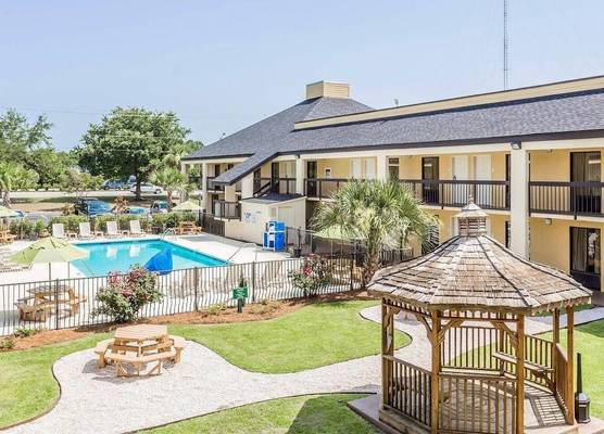 Quality Inn Mt Pleasant - Charleston 1