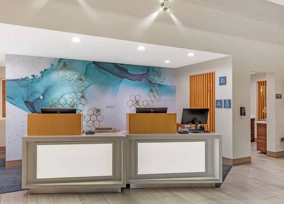 Holiday Inn Express & Suites BURLINGTON by IHG 1