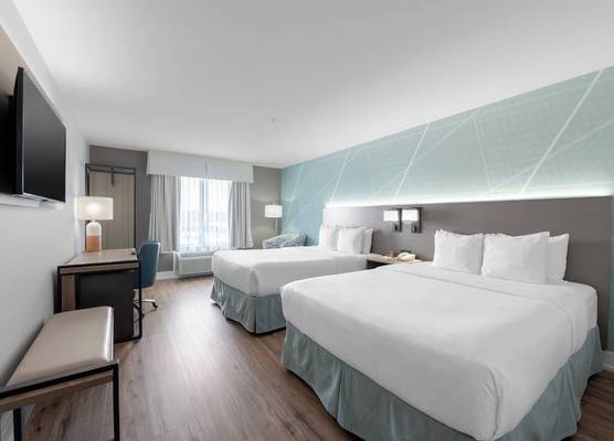Comfort Inn & Suites Surrey 1