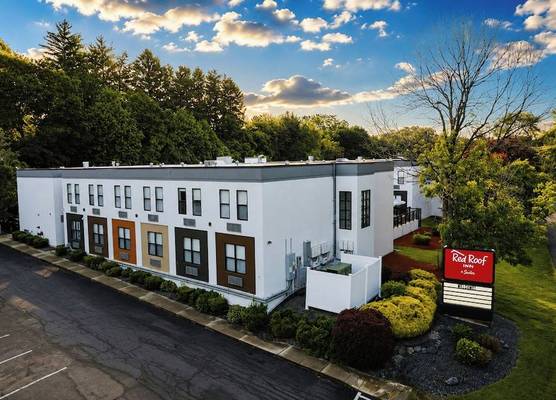Red Roof Inn & Suites Middleborough 1