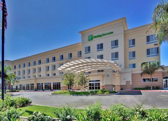 Holiday Inn & Suites BAKERSFIELD by IHG 1