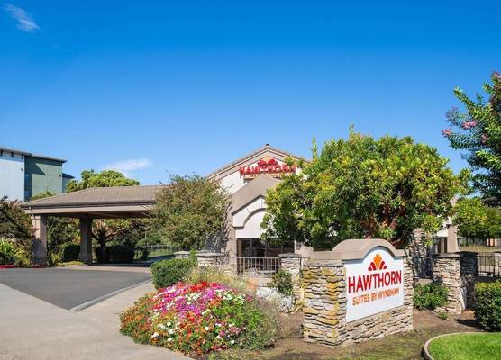 Hawthorn Suites by Wyndham Napa Valley 1